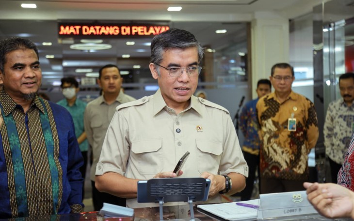 Menaker Pastikan Posko THR-BHR Tetap Siaga Saat Libur, Aduan THR Jadi Prioritas Pengawasan.