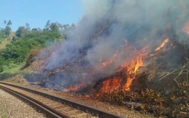 Musim Kemarau, KAI Daop 2 Bandung Himbau Tidak Bakar Sampah di Sekitar Rel