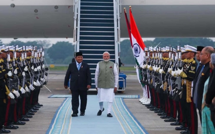 PM India Narendra Modi Tiba di Indonesia, Disambut Langsung Presiden Prabowo