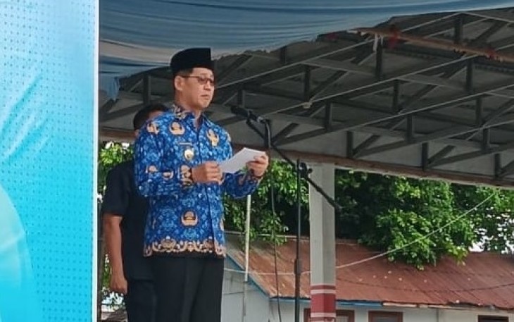 Walikota Bitung saat membacakan amanatnya pada apel perdana pasca libur Nataru