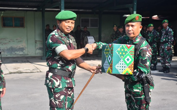 Dandim Madiun Serahkan Bingkisan untuk Anggota