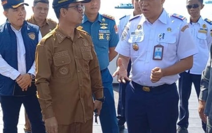 Bupati Karimun Tinjau Arus Keberangkatan Pemudik di Pelabuhan