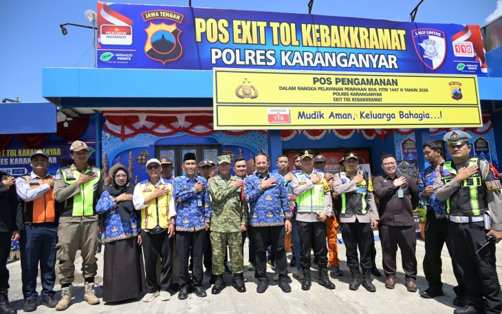 Bupati Karanganyar bersama jajaran Forkopimda saat melakukan pemantauan Pos PAM Operasi Ketupat Candi 2026, di Exit Tol Kebakkramat, Selasa (17/3/2026)