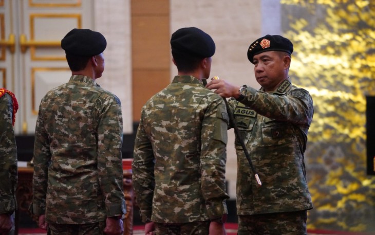 Panglima TNI Jenderal TNI Agus Subiyanto memimpin upacara Serah Terima Jabatan (Sertijab) Pangkogabwilhan III, Oditur Jenderal (Orjen) TNI, pelantikan Kepala Staf Teritorial (Kaster) TNI serta menerima Laporan Korps Kenaikan Pangkat Pati TNI yang berlangsung di Aula Gatot Soebroto, Mabes TNI, Cilangkap, Jakarta Timur, Kamis (26/3/2026)