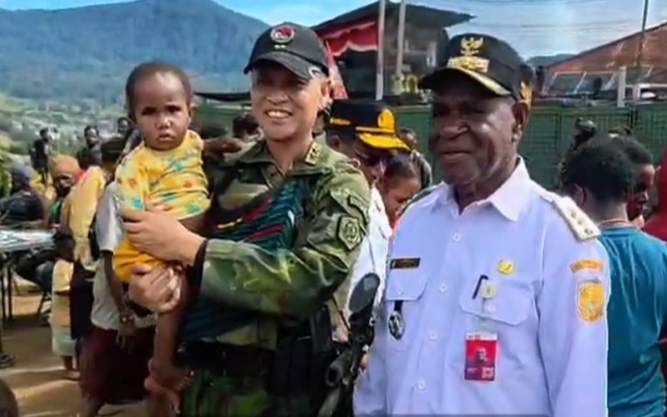 Komando Operasi (Koops) TNI Habema, melaksanakan kegiatan bakti sosial berupa pembagian sembako, pelayanan kesehatan, serta pemberian makan bergizi gratis kepada masyarakat Distrik Gome, Kabupaten Puncak, Rabu (8/4/2026)