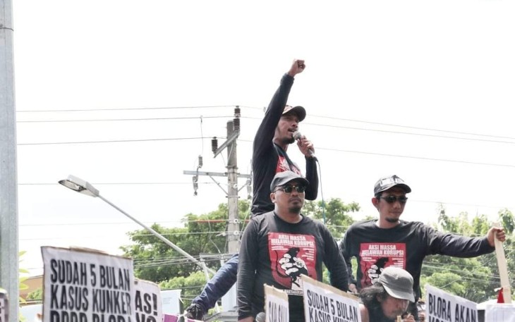 Aksi Front Blora Selatan saat melakukan aksi unjuk rasa di Kabupaten Blora