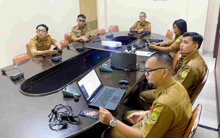 Pemerintah Kota Tanjungpinang melalui Bagian Perekonomian Sekretariat Daerah mengikuti Rapat Koordinasi Pembahasan Langkah Konkret Pengendalian Inflasi di daerah secara hybrid