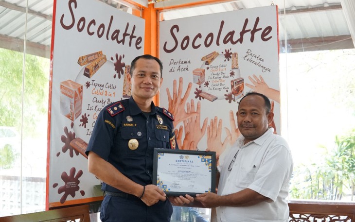 Bea Cukai Banda Aceh Laksanakan Customs Visit Customers dan Serahkan Sertifikat UMKM Binaan kepada CV. Aceh Socolatte