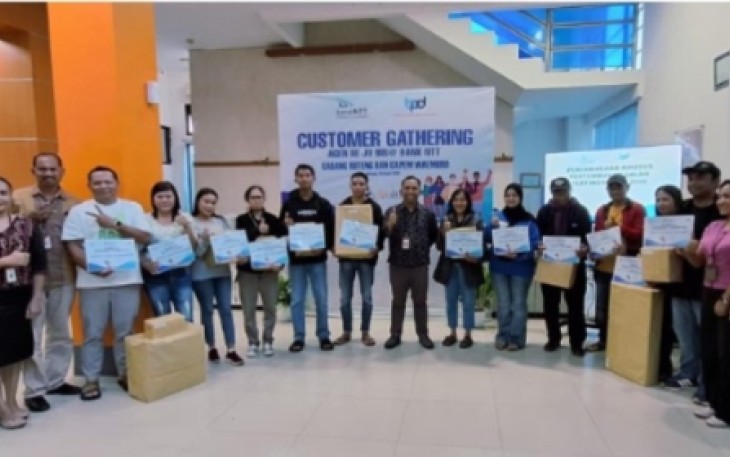 Pimpinan Bank NTT Cabang Ruteng saat berpose bersama Agen Be Ju Bisa