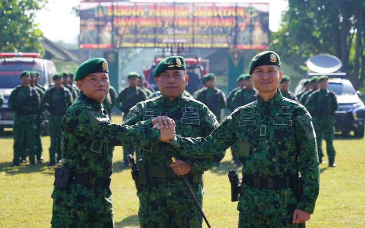  Panglima Divisi Infanteri 2 Kostrad Mayjen TNI Primadi Saiful Sulun, S.Sos., M.Si., memimpin Serah Terima Jabatan (Sertijab) Komandan Batalyon Kesehatan (Danyonkes) 2/Yudha Bhakti Husada/2 Kostrad dari Letkol Ckm dr. Ucok Harianto Gumarang Urat, Sp.Rad., R.I.(K) kepada Letkol Ckm Dr. David Marlynson Purba, M.Ked (Surg), Sp.B., M.Tr.Mil