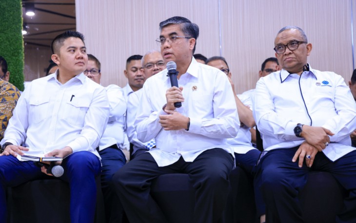 Menteri Ketenagakerjaan Yassierli bersama Sekretaris Kabinet (Seskab) Teddy Indra Wijaya meluncurkan Program Pemagangan Nasional (MagangHub) Angkatan II Tahun 2026 di Jakarta, Senin (29/6/2026)