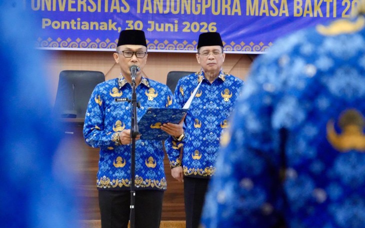Kepala Badan Kepegawaian Negara (BKN) sekaligus Ketua Umum Dewan Pengurus Korpri Nasional (DPKN), Prof. Zudan, secara resmi mengukuhkan Dewan Pengurus KORPRI Universitas Tanjungpura (Untan) masa bakti 2026-2031 di Aula Rektorat Untan, Pontianak, Selasa (30/06/2026)