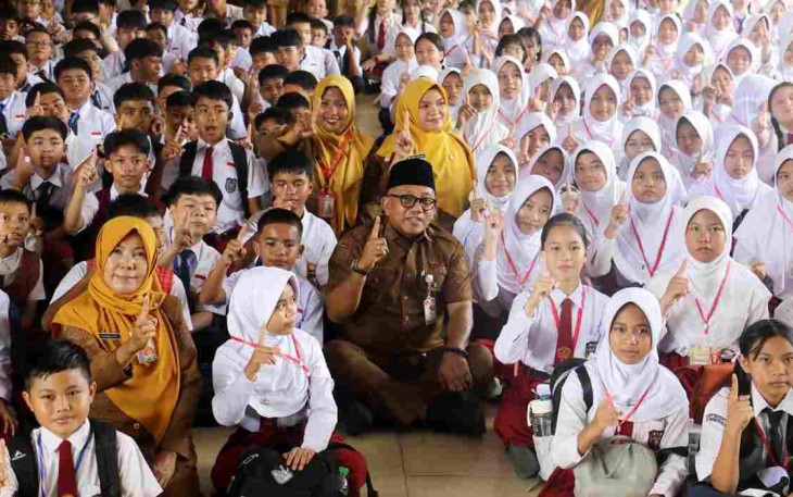 Wali Kota Tanjungpinang, Lis Darmansyah saat menyambangi SMPN 1 Tanjungpinang, Senin (20/7/2026).
