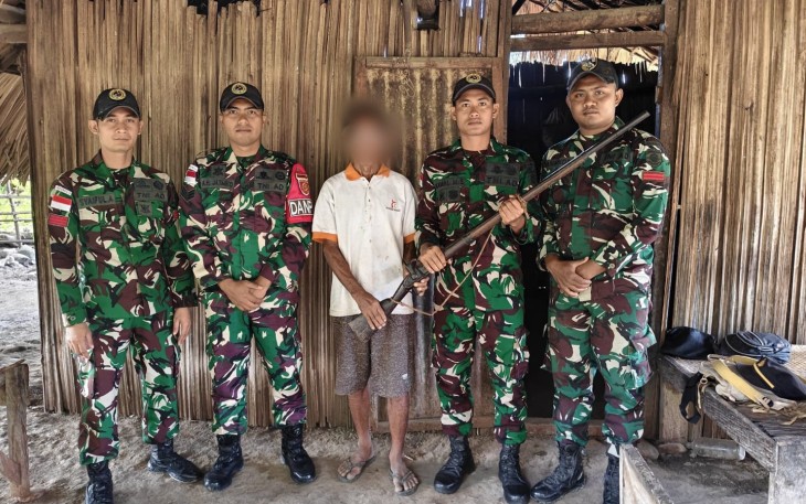 Warga Perbatasan Serahkan Senjata Api Springfield kepada Satgas Pos Motamasin, Wujud Kepercayaan dan Dukungan terhadap Keamanan Wilayah
