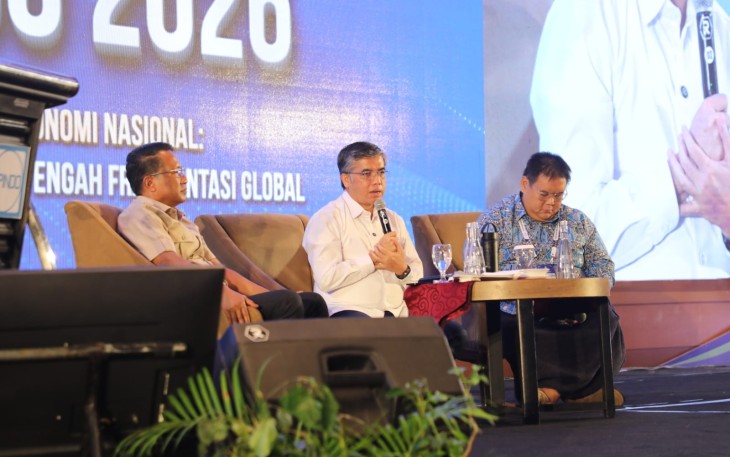 Menaker Yassierli dalam sesi dialog Rapat Kerja Koordinator Nasional (Rakerkornas) XXXV Asosiasi Pengusaha Indonesia (APINDO) 2026 di Makassar, Sulawesi Selatan, Selasa (4/8/2026).