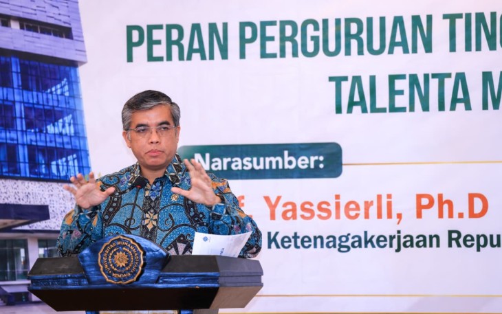 Menaker Yassierli saat memberikan Kuliah Umum di Universitas Muhammadiyah Kendari, Sulawesi Tenggara, Rabu (5/8/2026).