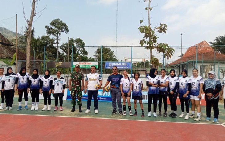 Pembukaan turnamen bola volly Merdeka cup dalam rangka peringatan HUT ke- 81 kemerdekaan Republik Indonesia bertempat di Exs Kawedanan Lorog, Desa Ngadirojo, Kecamatan Ngadirojo, Kabupaten Pacitan, Sabtu (8/8/2026).