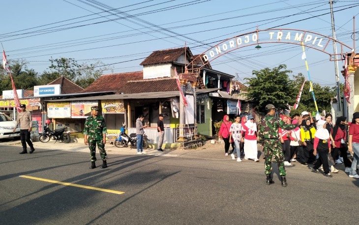 Babinsa Koramil 0801/11 Donorojo Terjun Amankan Pengamanan Route