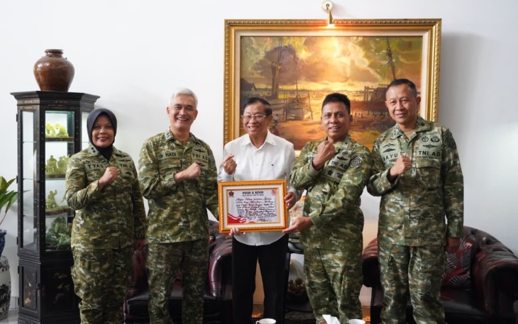 Kapuskes TNI Anjangsana ke Sesepuh TNI