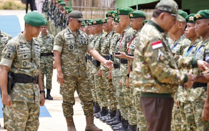 Wapang TNI Bersama Menhan RI saat Tinjau Kesiapan Yonif TP di Kalimantan Utara