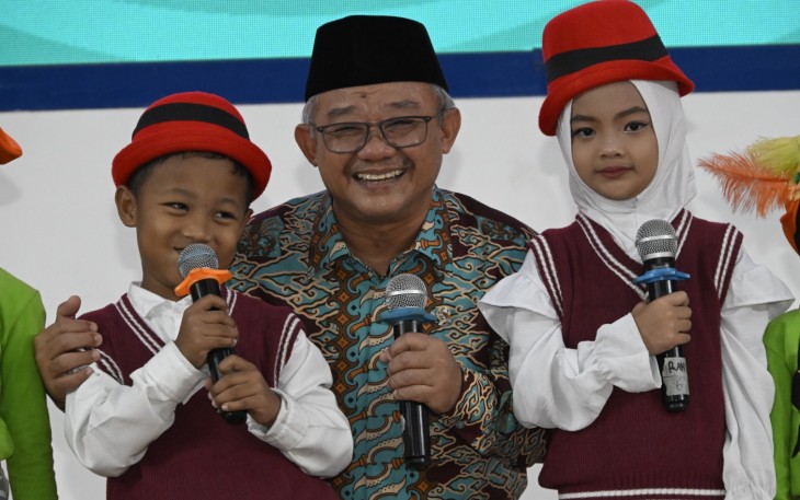 Mendikdasmen, Abdul Mu'ti, saat menjadi pembicara dalam Seminar Nasional Perlindungan Anak pada Puncak Peringatan Hari Anak Nasional 2026 di Kabupaten Sidoarjo, Jawa Timur, Sabtu (25/7).