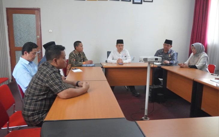 Sekretaris Daerah Provinsi Bengkulu, Herwan Antoni, turun langsung melakukan klarifikasi bersama Inspektorat dan Badan Kepegawaian Daerah (BKD) di ruang rapat BKD /Foto : MC 