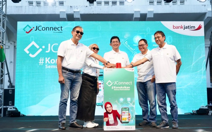 Bank Jatim saat Luncurkan JConnect Versi Terbaru