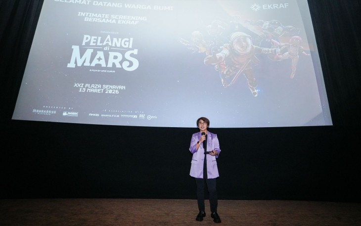 Deputi Bidang Kreativitas Media Kementerian Ekraf, Agustini Rahayu, memberi sambutan dalam kegiatan intimate screening film Pelangi di Mars bersama insan perfilman di Plaza Senayan XXI, Jakarta, Jumat (13/03/2036).