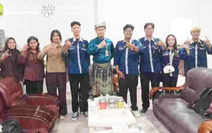 Audiensi HMKB Tanjungpinang diterima langsung Sekretaris Daerah Kota Tanjungpinang, Zulhidayat, sebagai bagian dari silaturahim sekaligus penyampaian agenda kepemudaan yang akan dilaksanakan oleh HMKB Tanjungpinang, Selasa (28/04/2026).