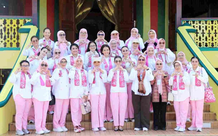 Foto bersama usai acara