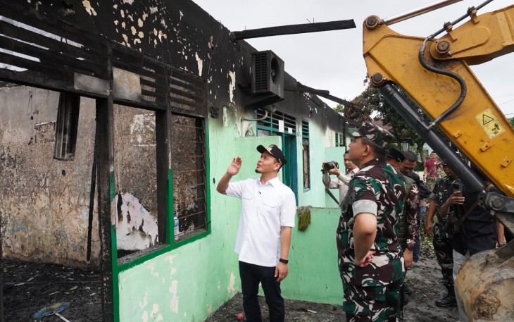 Komandan Korem 031/Wira Bima, Brigjen TNI Jarot Suprihanto, bersama Wali Kota Pekanbaru Agung Nugroho, memimpin langsung Apel Gabungan Gotong Royong dalam rangka pemulihan, pembangunan, dan renovasi Asrama Korem 031/Wira Bima pasca musibah kebakaran. 