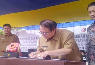 Bupati Seluma H Bundra Jaya melakukan penadatanganan kesepakatan kerja sama Kasda online