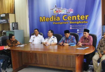 Umar Aris, staff ahli bidang Hukum dan Reformasi Birokrasi Dirjen Perhubungan Kementerian Perhubungan RI, saat berkunjung di Bengkulu, Jumat (24/2/2017).