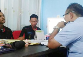 LSM LIPUTAN saat mendatangi Kantor Imigrasi Bengkulu