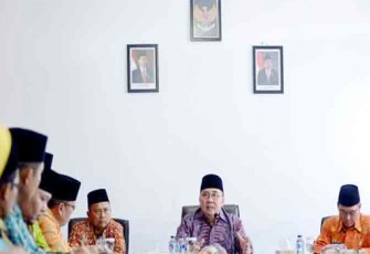 Gubernur Ridwan Mukti, saat memimpin rapat bahas pengembangan objek wisata dan event wisata Provinsi Bengkulu, Kamis (09/03/2017).