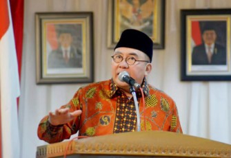 Gubernur Ridwan Mukti, saat mebuka acara Rapat Koordinasi Dinas Perpustakaan dan Kearsipan Provinsi Bengkulu, di salah satu hotel kota Bengkulu, Selasa (2/3).