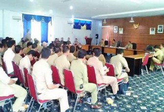Rapat pembentukan panitia HUT Kaur  di aula lantai III kantor Bupati Kaur, Selasa (2/5/2017). 