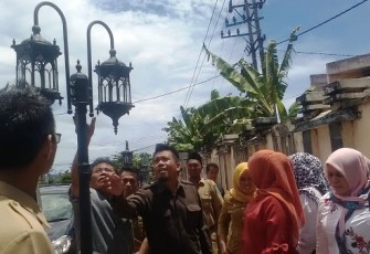 Dewan Kota menilai lampu yang terpasang tidak berkualitas dan tidak kokoh