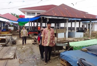 Kepala Bidang Perdagangan Dalam Negeri, Erik Rizal berkunjung ke pasar D1 Giri Kecana Ketahun
