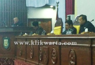 Paripurna Jawaban Fraksi Terhadap Pendapat Gubernur Atas Raperda Usulan Inisiatif, Rabu (02/08/2017).