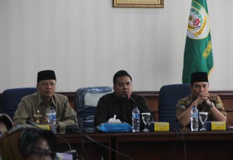 Plt Gubernur Bengkulu Rohidin Mersyah saat Audensi bersama Pemenang Lomba Wana Lestari Tahun 2017, di Balai Raya Semarak Bengkulu, Sabtu (19/08) lalu.