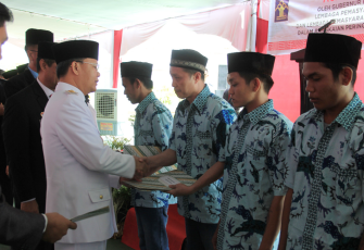 Plt. Gubernur Bengkulu Rohidin Mersyah saat menghadiri acara Pemberian Remisi dalam rangka Peringatan Hari Proklamasi Kemerdekaan Republik Indonesia Tahun 2017, Kamis (17/8) di Lembaga Pemasyarakatan Kelas II A Bengkulu.