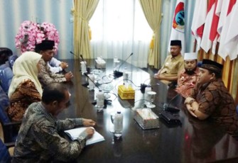 Ketua KPU Kota Bengkulu dan sejumlah komisioner KPU lainnya melakukan kunjungan kerja dengan Walikota Bengkulu, Senin (31/7