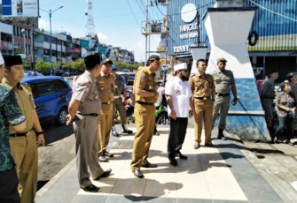 Walikota H Helmi Hasan SE bersama Dinas PUPR Kota di Kantor BPRS simpang Kebun Geran Jalan Soeprapto, Senin (7/8/2017)