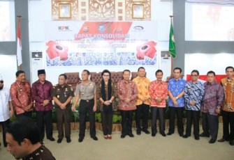 Rapat Konsolidasi Pencegahan dan Pemberantasan Korupsi yang dihadiri Kepala Daerah se Provinsi Bengkulu di Kantor Gubernur Bengkulu, Kamis (10/8/2017)