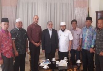 Walikota Bengkulu Helmi Hasan saat menyambangi kedutaan Iran