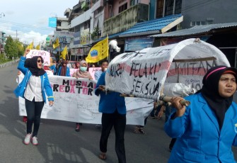 KOPRI PMII saat menggelar aksi demo,  Sabtu (25/11/2017).