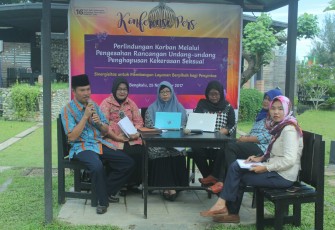 Diskusi bersama Direktur Yayasan PUPA Susi Handayani dalam rangka Kampanye 16 Hari Anti Kekerasan terhadap Perempuan