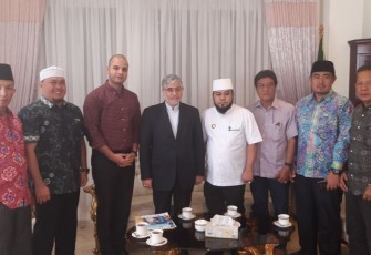 Foto bersama Walikota Bengkulu Helmi Hasan saat menyambangi kedutaan Iran.