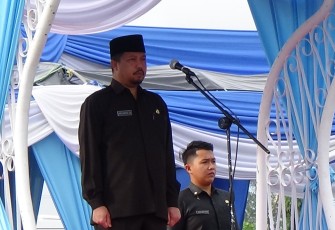 Asisten II Bidang Ekonomi, Keuangan dan Pembangunan Ari Narsa menghadiri sekaligus menjadi Inspektur Upacara Peringatan.